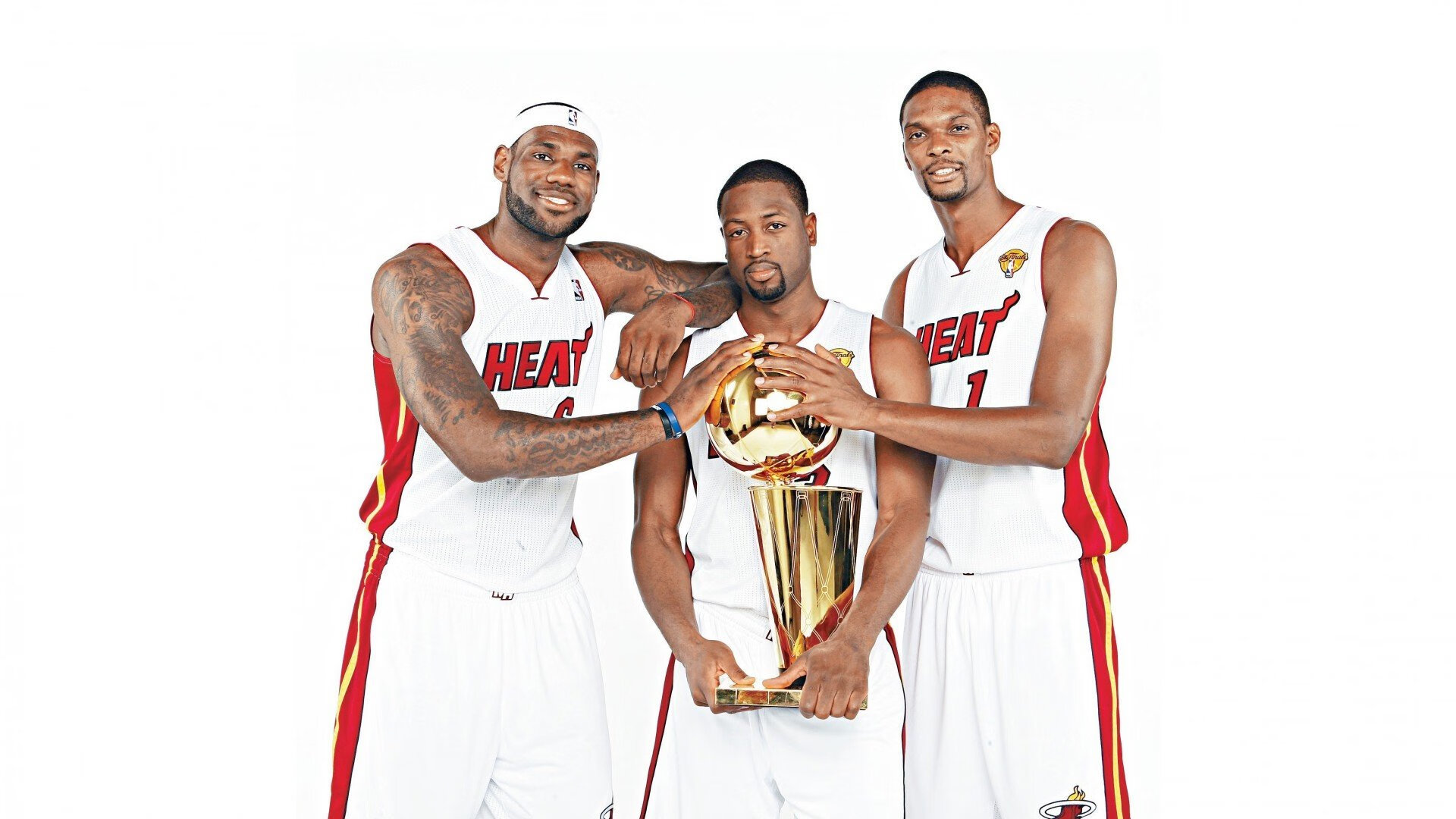 杜兰特官方宣布领先优势明显新规，雄鹿引发争议！比赛高潮迭起