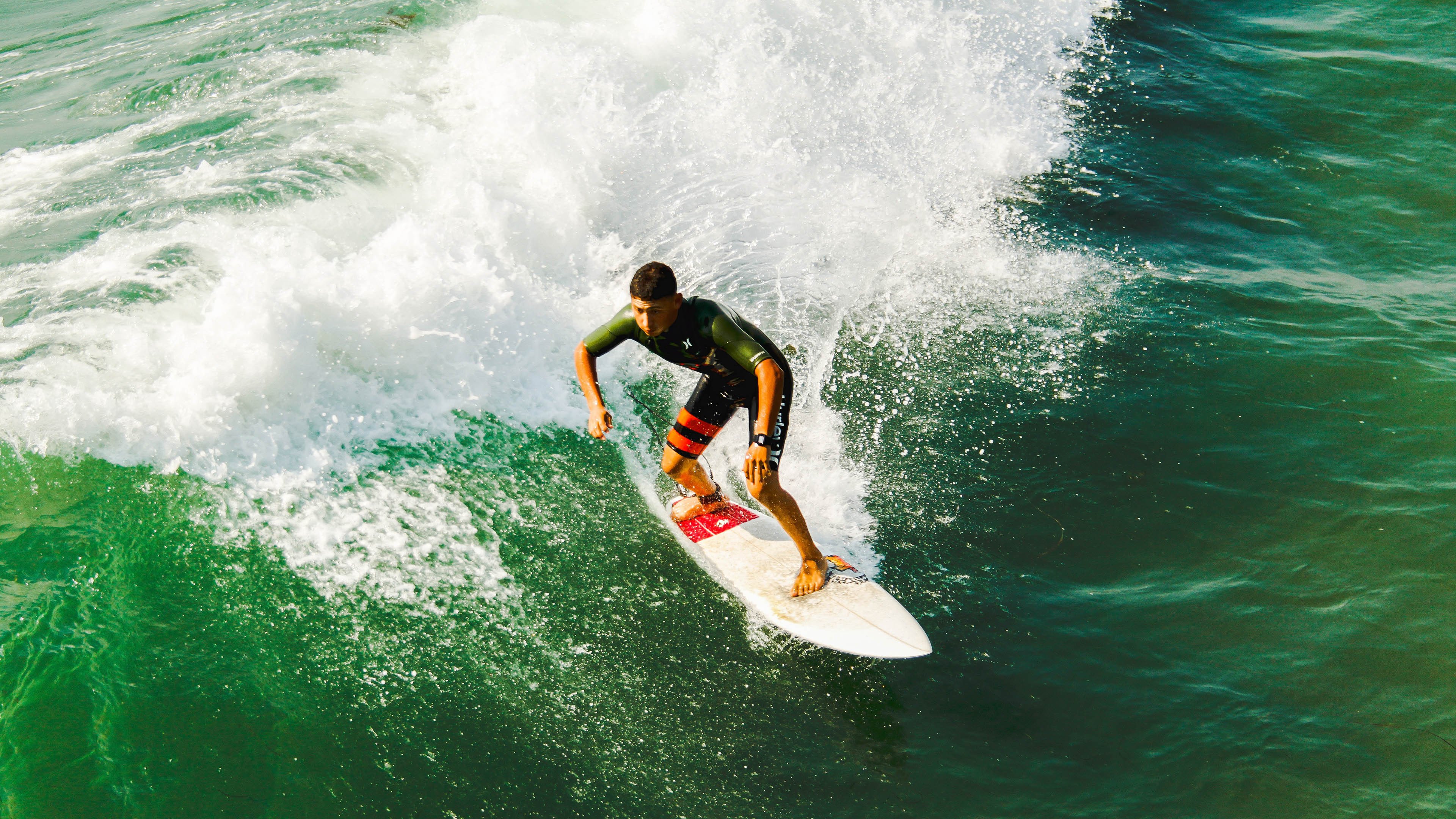 本菲卡常规赛大胜拜仁慕尼黑，东契奇砍下14记关键球，全场沸腾