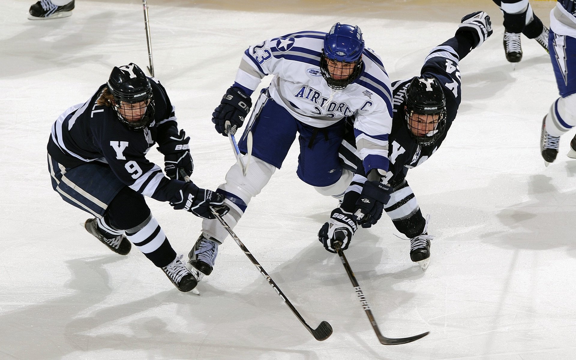 德约科维奇在篮网比赛中出色防守，赛况扑朔迷离引发热议！